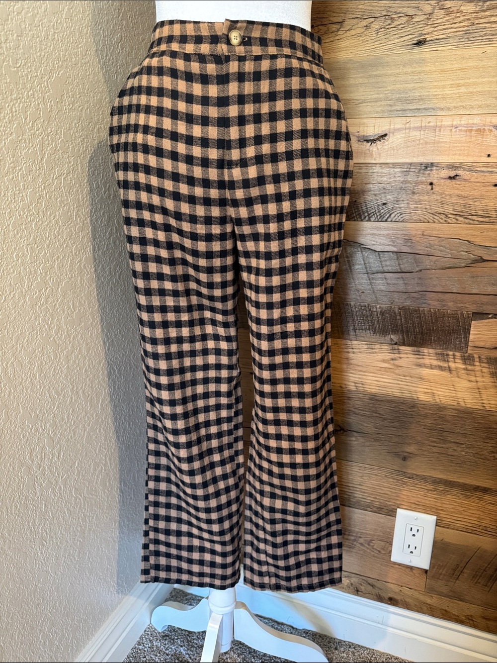 EUC Plaid Wide-Leg Cropped Pants - Black & Tan
